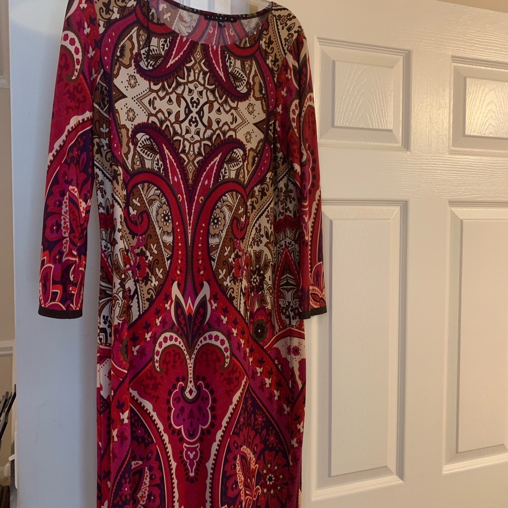 Cute dress. Looks great with boots.